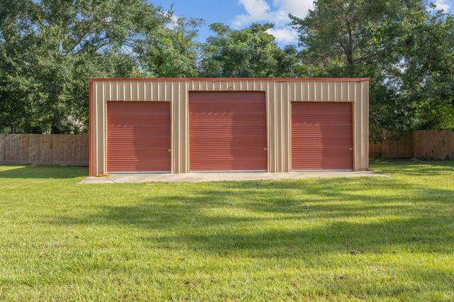 9433 County Line Road, Willis, TX 77378