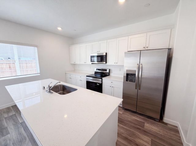 4472 Bellaire Avenue, Clovis, CA 93619