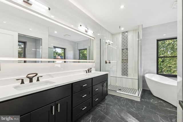 2919 LAWRENCE DR, Falls Church, VA 22042