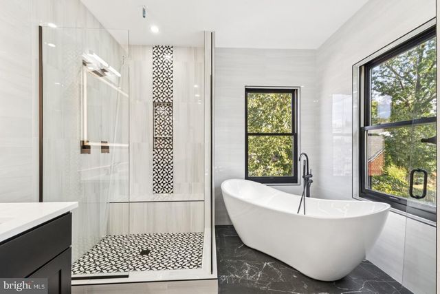 2919 LAWRENCE DR, Falls Church, VA 22042