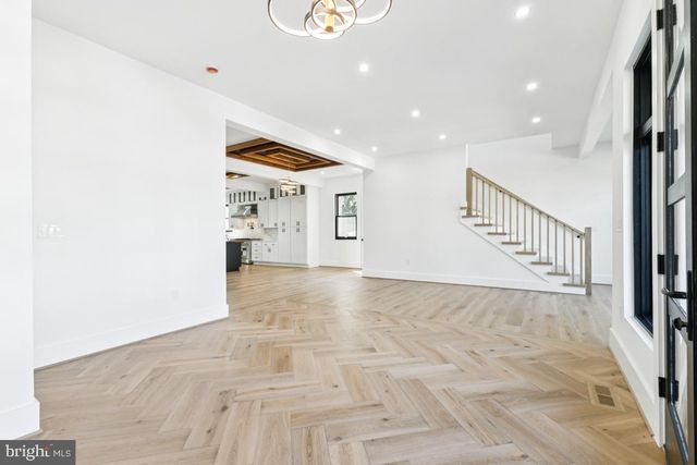 2919 LAWRENCE DR, Falls Church, VA 22042