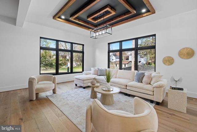 2919 LAWRENCE DR, Falls Church, VA 22042