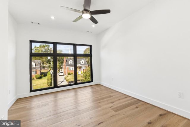 2919 LAWRENCE DR, Falls Church, VA 22042