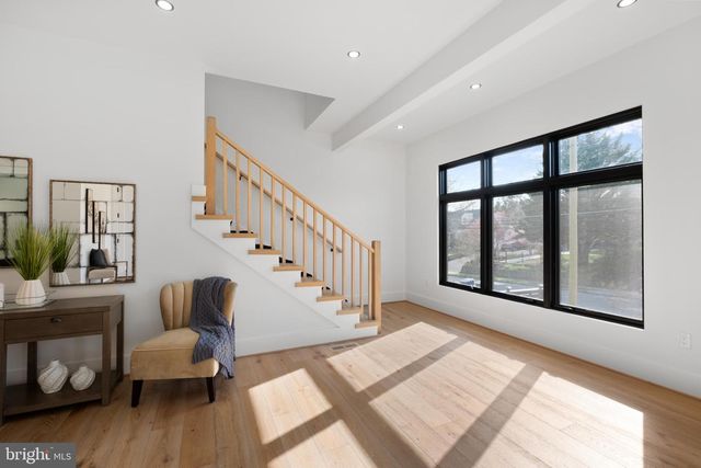 2919 LAWRENCE DR, Falls Church, VA 22042