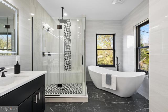 2919 LAWRENCE DR, Falls Church, VA 22042