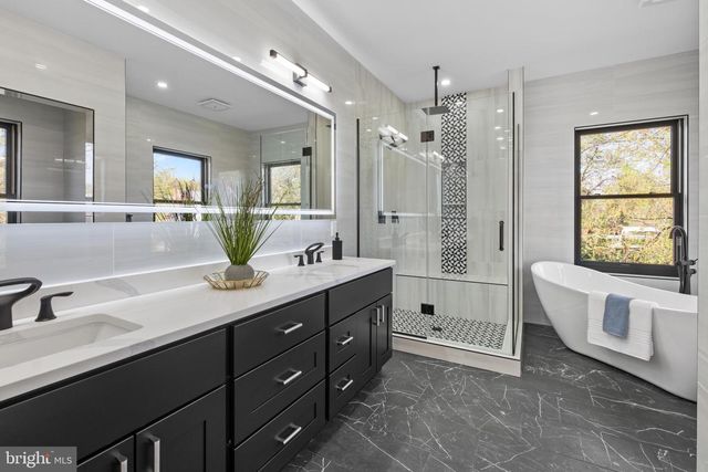 2919 LAWRENCE DR, Falls Church, VA 22042
