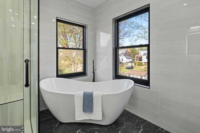 2919 LAWRENCE DR, Falls Church, VA 22042