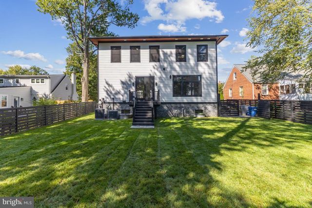 2919 LAWRENCE DR, Falls Church, VA 22042