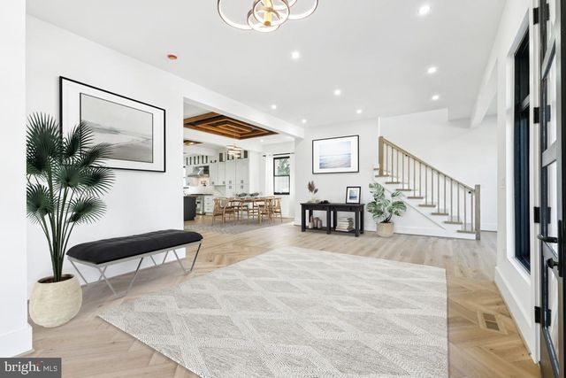 2919 LAWRENCE DR, Falls Church, VA 22042