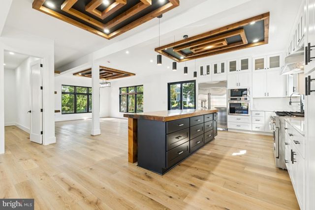 2919 LAWRENCE DR, Falls Church, VA 22042