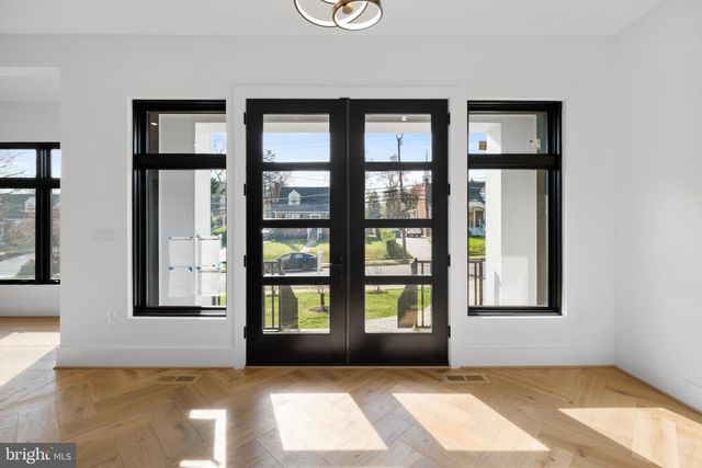 2919 LAWRENCE DR, Falls Church, VA 22042