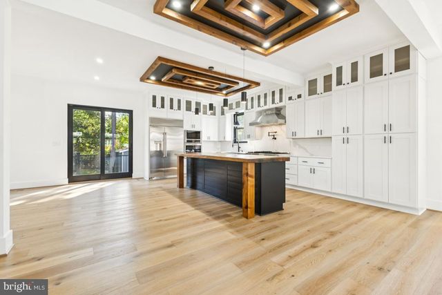 2919 LAWRENCE DR, Falls Church, VA 22042