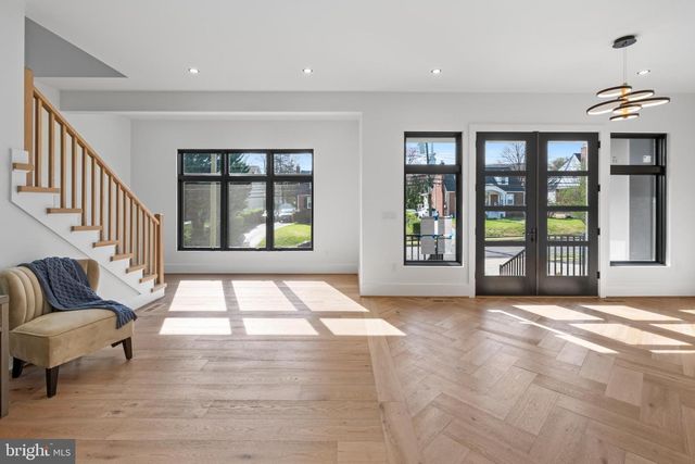 2919 LAWRENCE DR, Falls Church, VA 22042