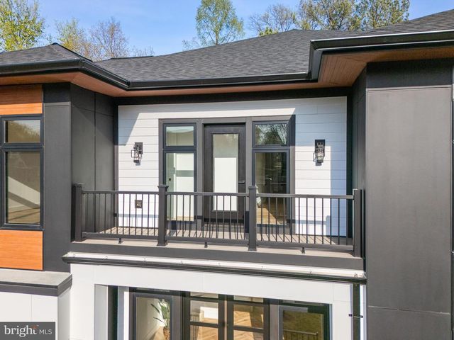 2919 LAWRENCE DR, Falls Church, VA 22042
