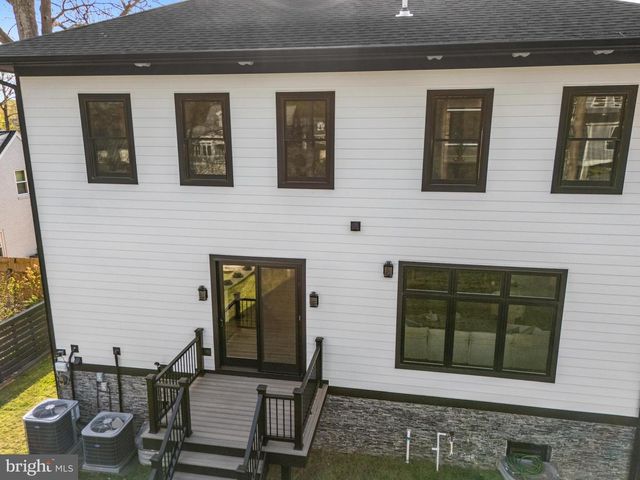2919 LAWRENCE DR, Falls Church, VA 22042