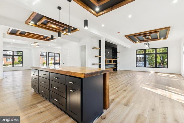 2919 LAWRENCE DR, Falls Church, VA 22042