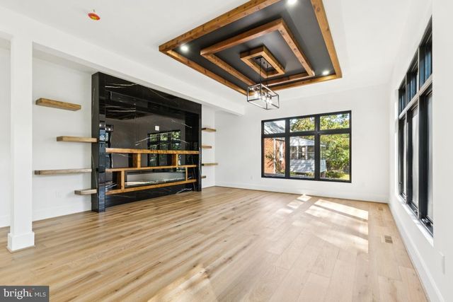 2919 LAWRENCE DR, Falls Church, VA 22042