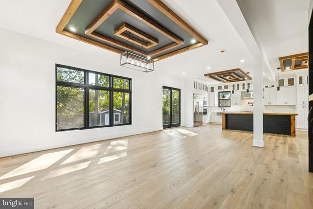 2919 LAWRENCE DR, Falls Church, VA 22042