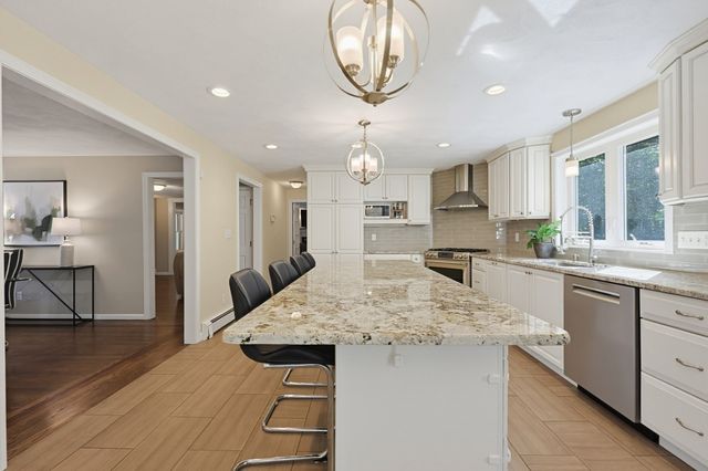 5 Chausse Dr, Methuen, MA 01844