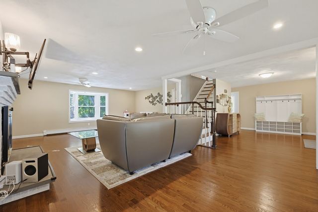 5 Chausse Dr, Methuen, MA 01844