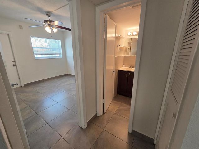 720 NE 2nd Street 2, Fort Lauderdale, FL 33301