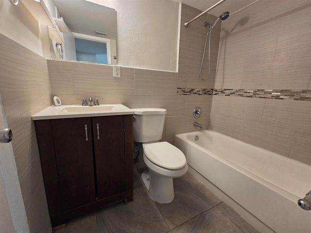 720 NE 2nd Street 2, Fort Lauderdale, FL 33301