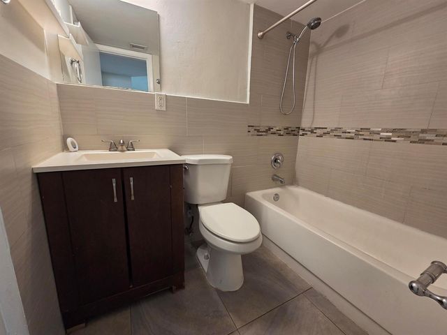 720 NE 2nd Street 2, Fort Lauderdale, FL 33301