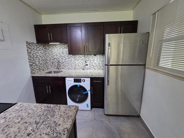 720 NE 2nd Street 2, Fort Lauderdale, FL 33301