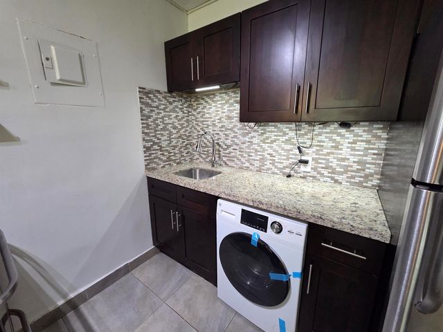 720 NE 2nd Street 2, Fort Lauderdale, FL 33301