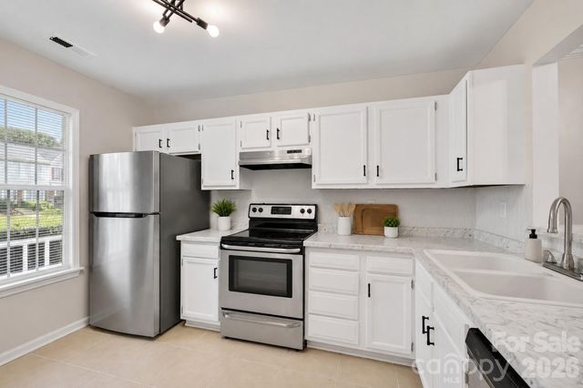 6216 Windsor Gate Lane, Charlotte, NC 28215