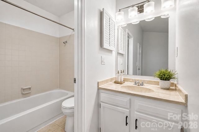 6216 Windsor Gate Lane, Charlotte, NC 28215