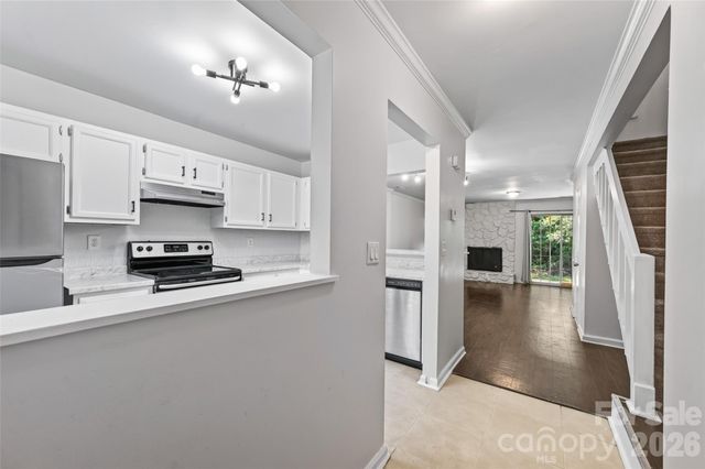 6216 Windsor Gate Lane, Charlotte, NC 28215