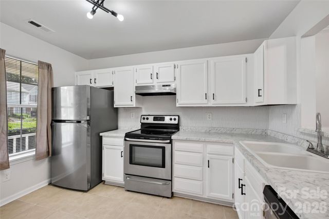 6216 Windsor Gate Lane, Charlotte, NC 28215