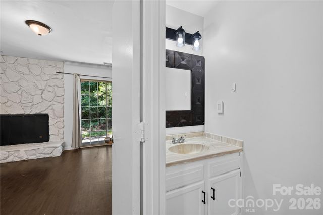 6216 Windsor Gate Lane, Charlotte, NC 28215