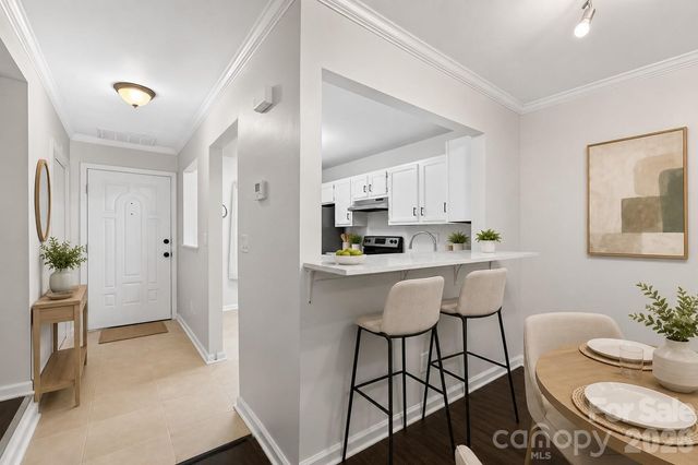 6216 Windsor Gate Lane, Charlotte, NC 28215