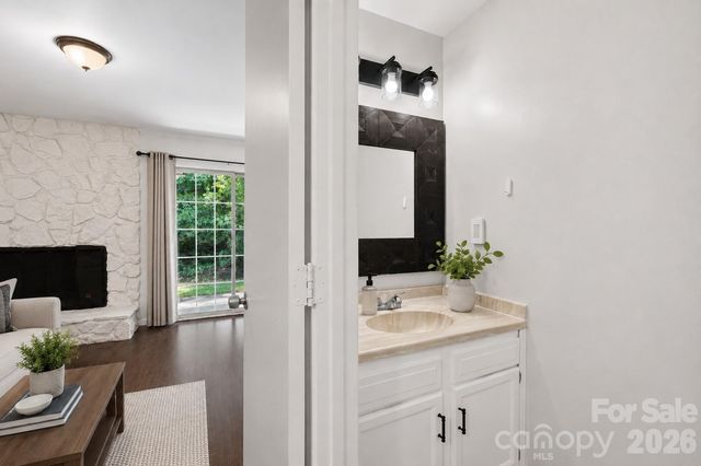 6216 Windsor Gate Lane, Charlotte, NC 28215