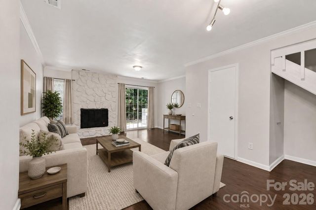 6216 Windsor Gate Lane, Charlotte, NC 28215