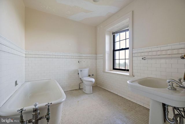 2700 PHILADELPHIA PIKE, Claymont, DE 19703