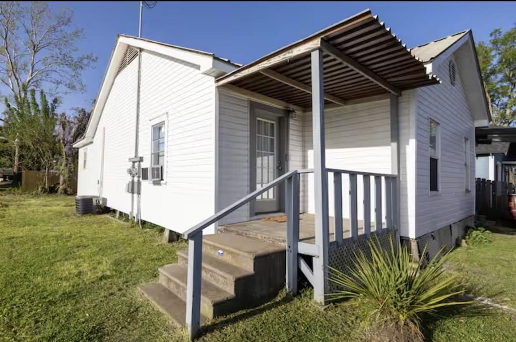 313 Napoleon Street W, Sulphur, LA 70663