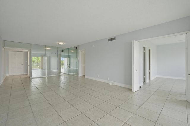 2801 N Palm Aire Drive 402, Pompano Beach, FL 33069