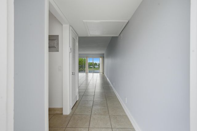 2801 N Palm Aire Drive 402, Pompano Beach, FL 33069