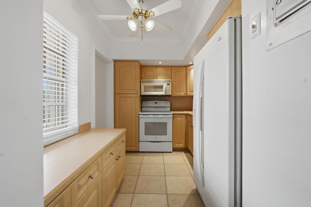 2801 N Palm Aire Drive 402, Pompano Beach, FL 33069