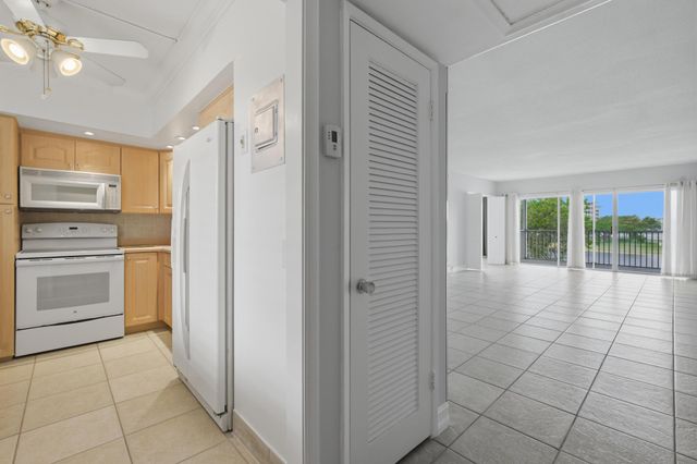 2801 N Palm Aire Drive 402, Pompano Beach, FL 33069