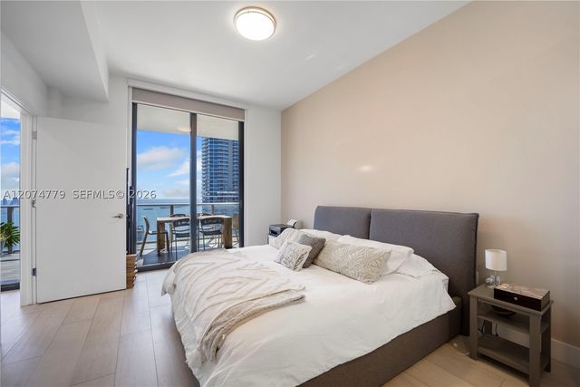 1010 Brickell Ave 4701, Miami, FL 33131