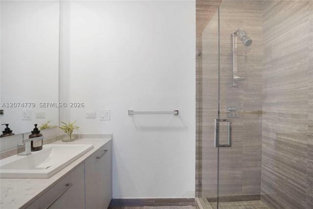 1010 Brickell Ave 4701, Miami, FL 33131