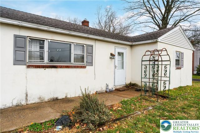 25 Meadow Road, Richland Twp, PA 18951