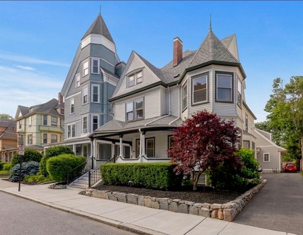 191 Davis Ave, Brookline, MA 02445