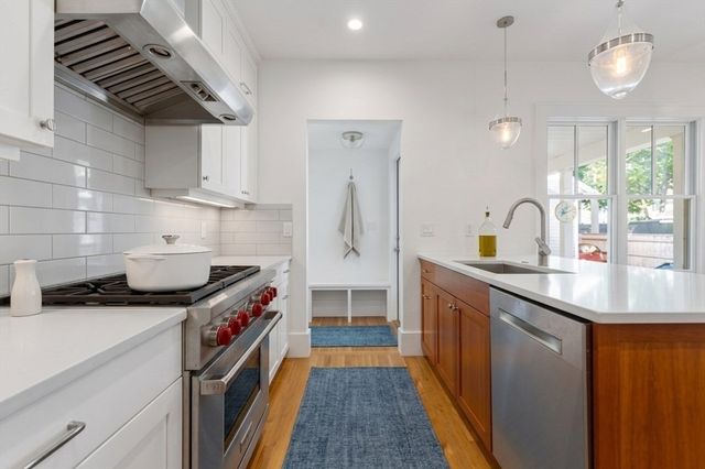 191 Davis Ave, Brookline, MA 02445
