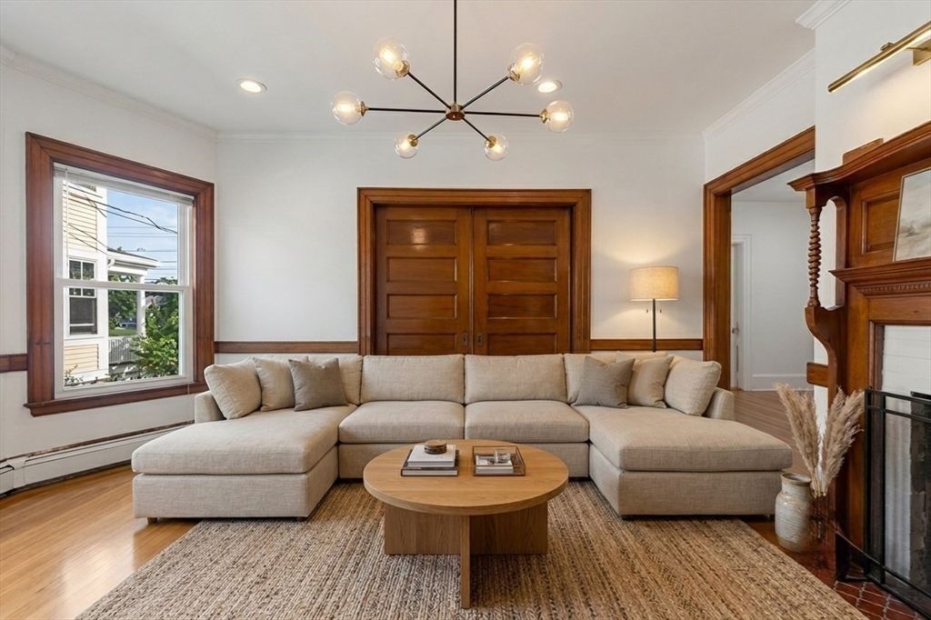 191 Davis Ave, Brookline, MA 02445