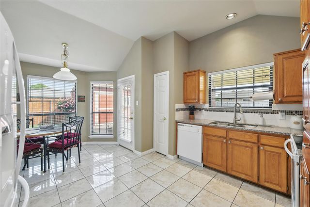 2018 Carillon Lane, Carrollton, TX 75007